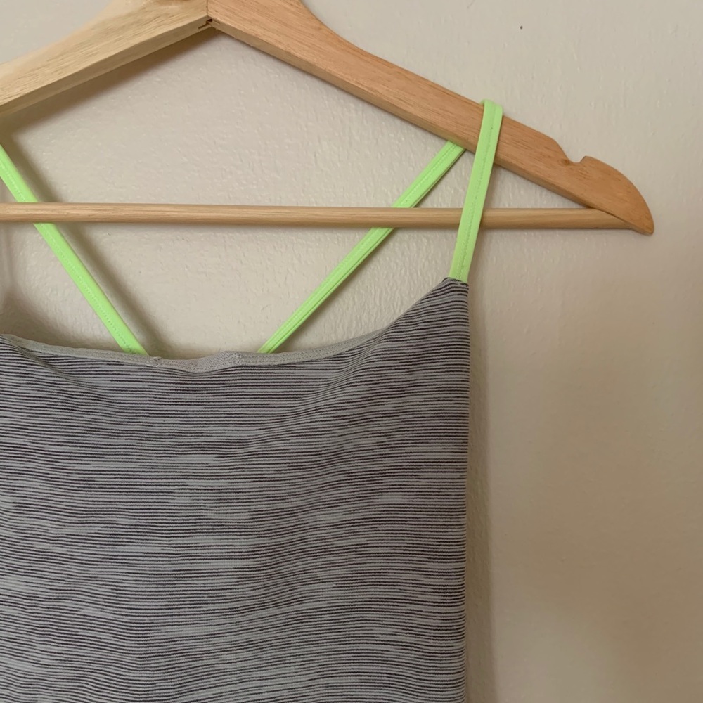 Lululemon Razorback tank with built in bra